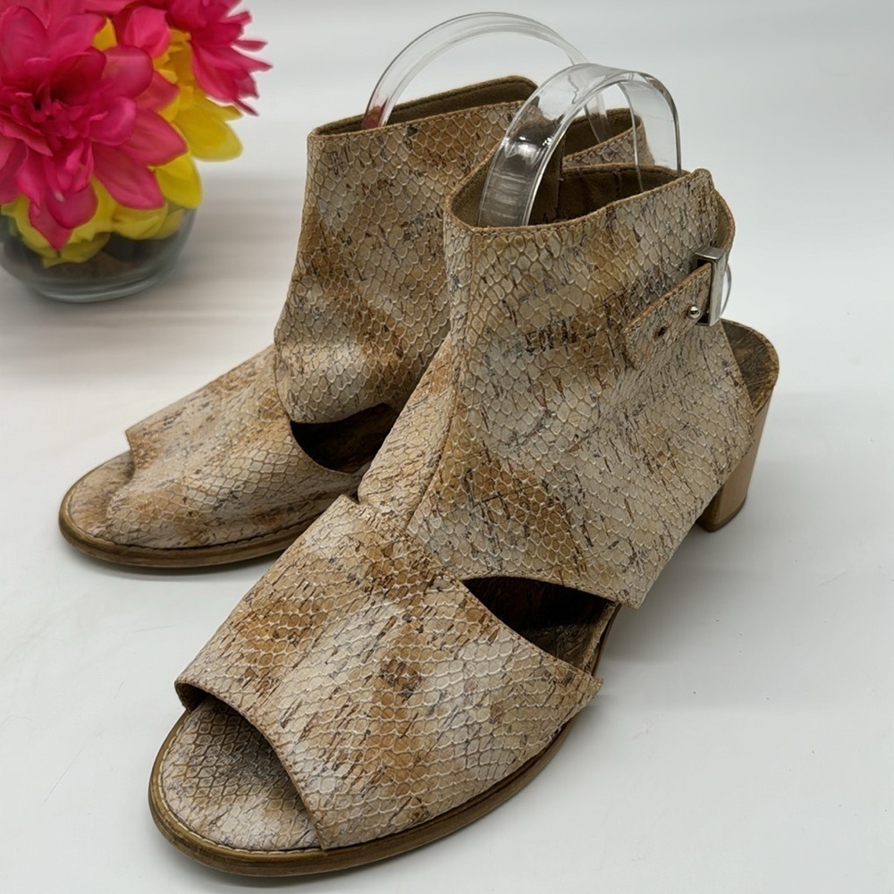 BHAVA Tan Peep Toe Block Heel Sandals EU Size 40 MCH5969G